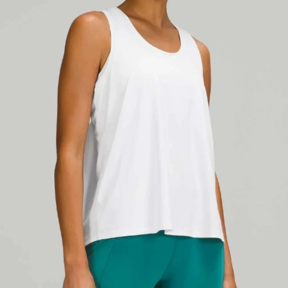*LULULEMON Essential  Tank Train Size 6